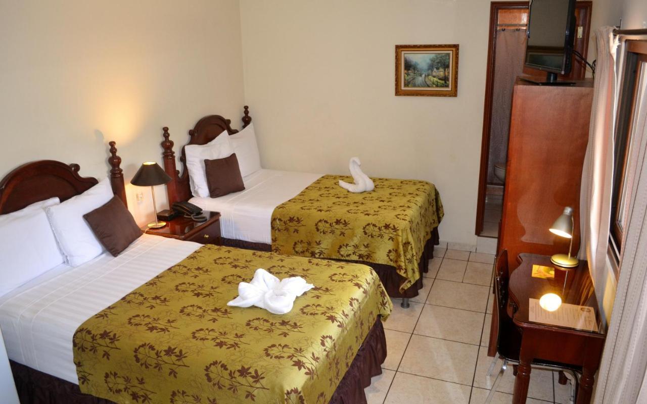 Hotel Villa Florencia Zona Rosa サンサルバドル エクステリア 写真