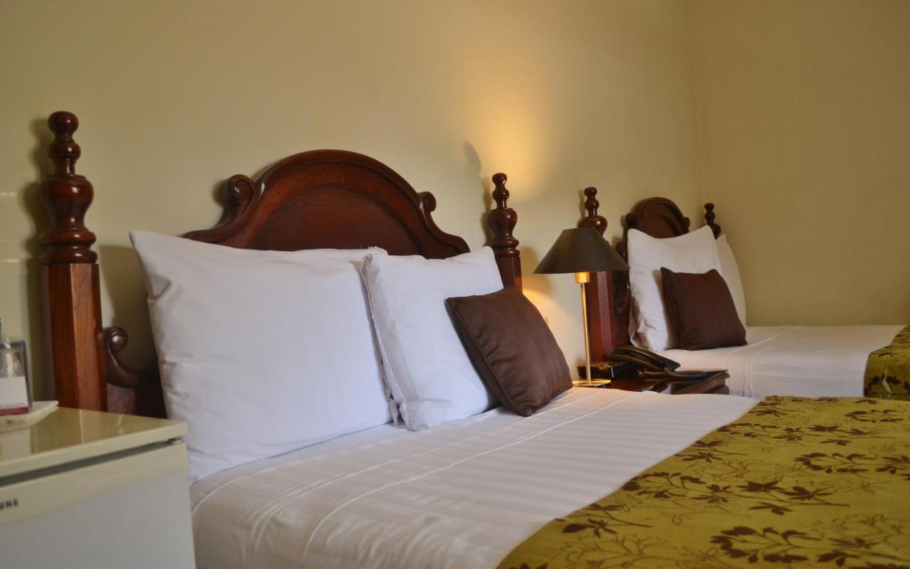 Hotel Villa Florencia Zona Rosa サンサルバドル エクステリア 写真