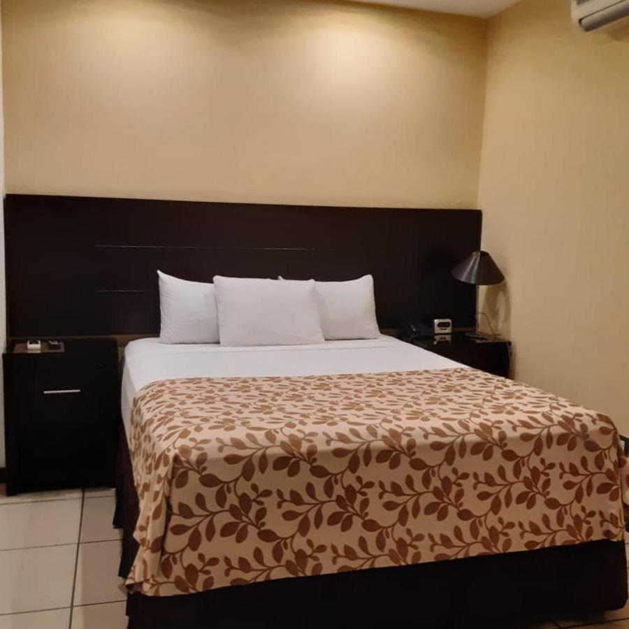 Hotel Villa Florencia Zona Rosa サンサルバドル エクステリア 写真