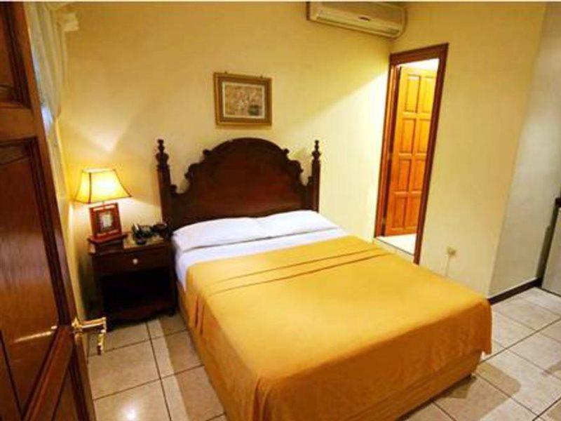 Hotel Villa Florencia Zona Rosa サンサルバドル エクステリア 写真